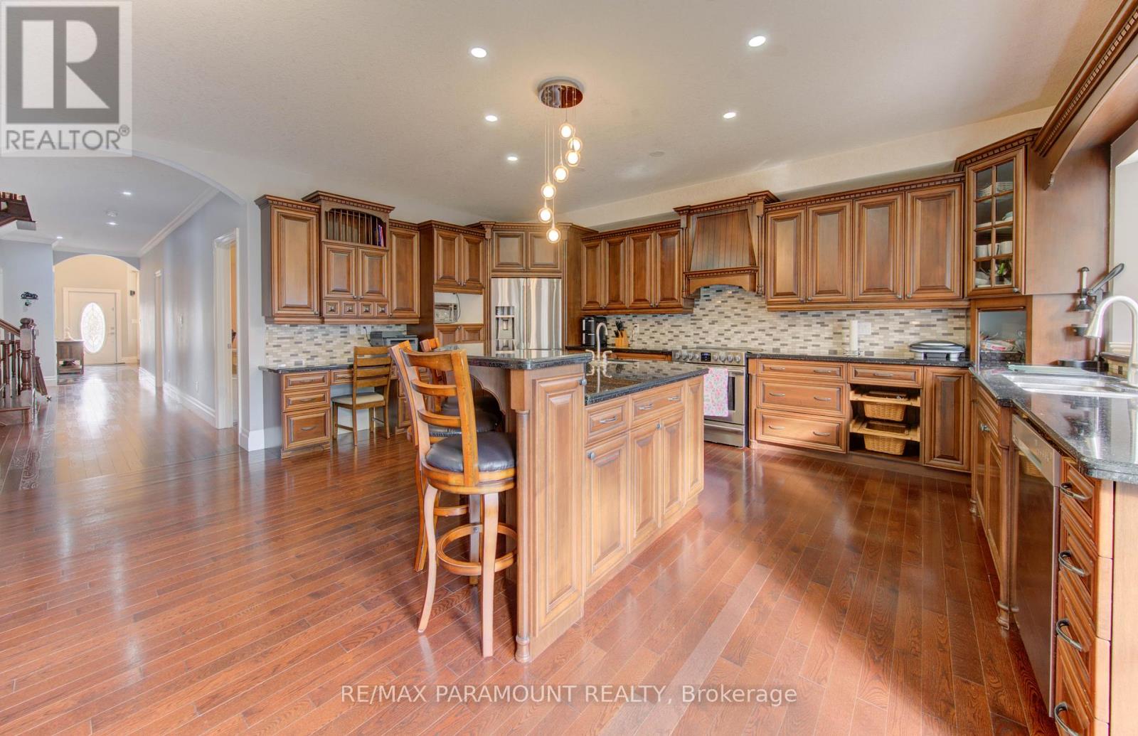 7 Mariposa Court, Kitchener, Ontario  N2E 4A9 - Photo 10 - X12545624