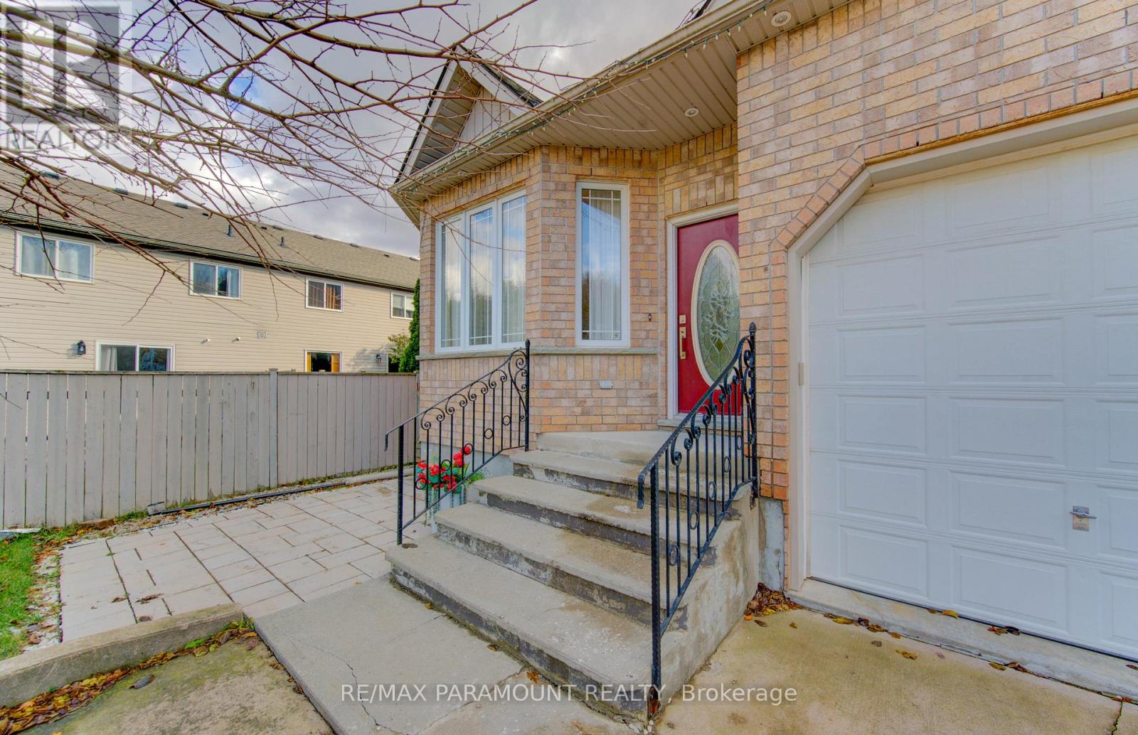 7 Mariposa Court, Kitchener, Ontario  N2E 4A9 - Photo 2 - X12545624