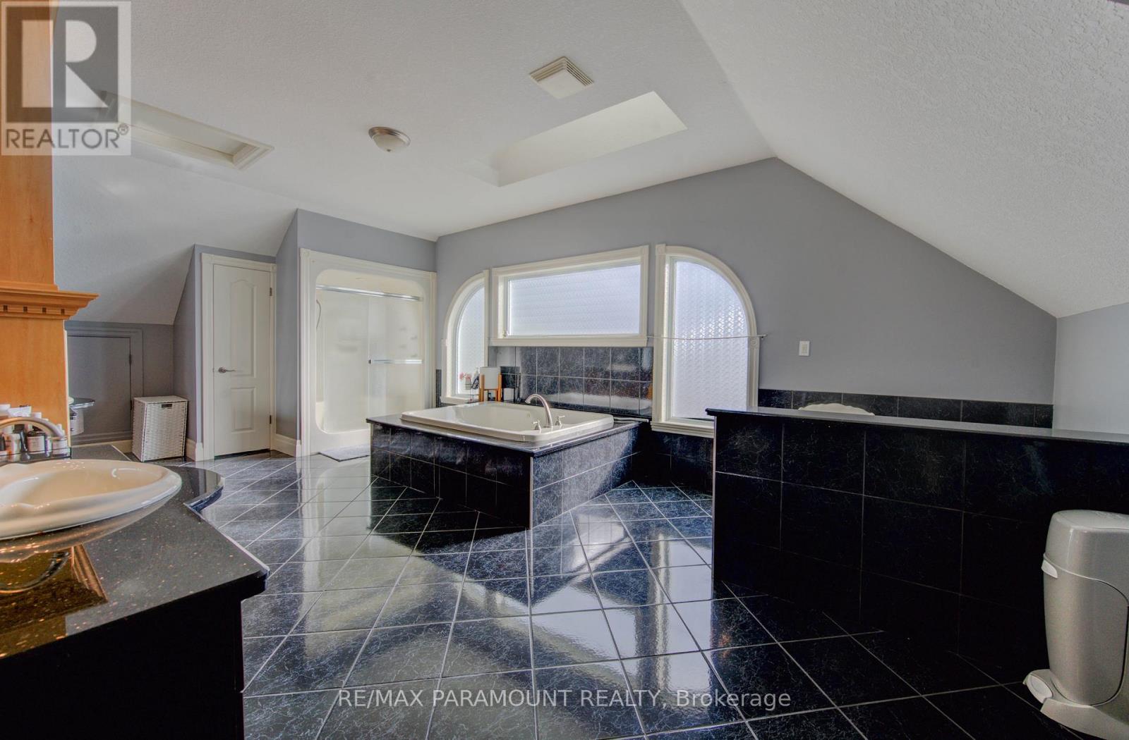 7 Mariposa Court, Kitchener, Ontario  N2E 4A9 - Photo 27 - X12545624