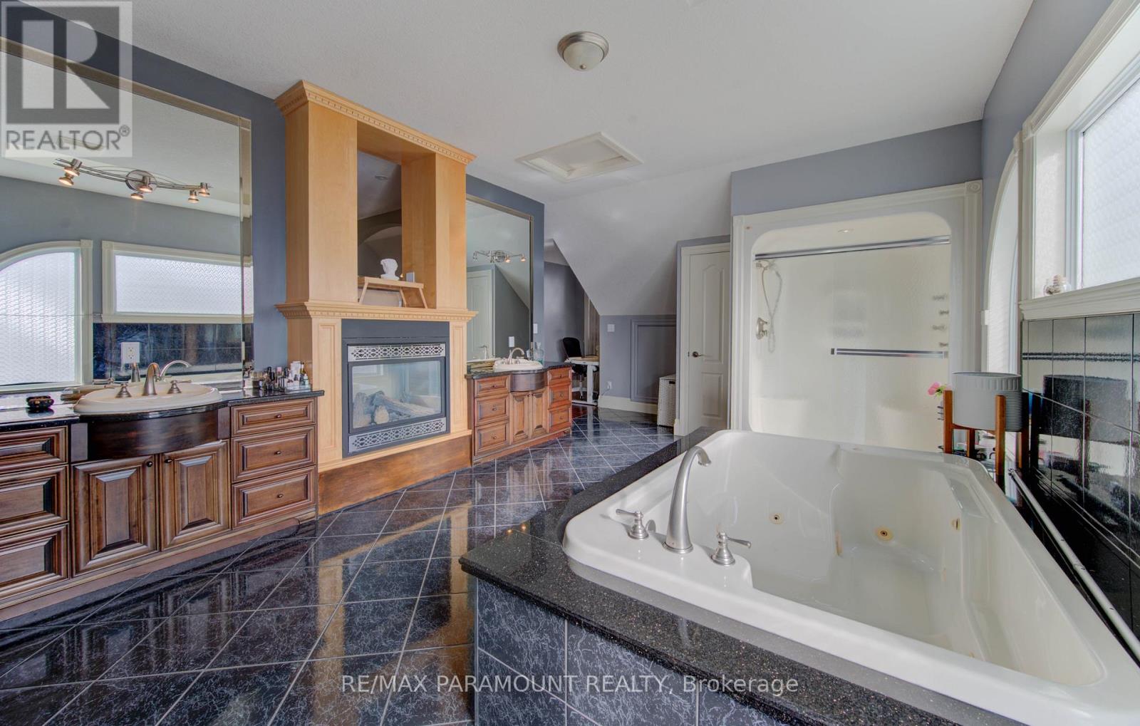 7 Mariposa Court, Kitchener, Ontario  N2E 4A9 - Photo 29 - X12545624