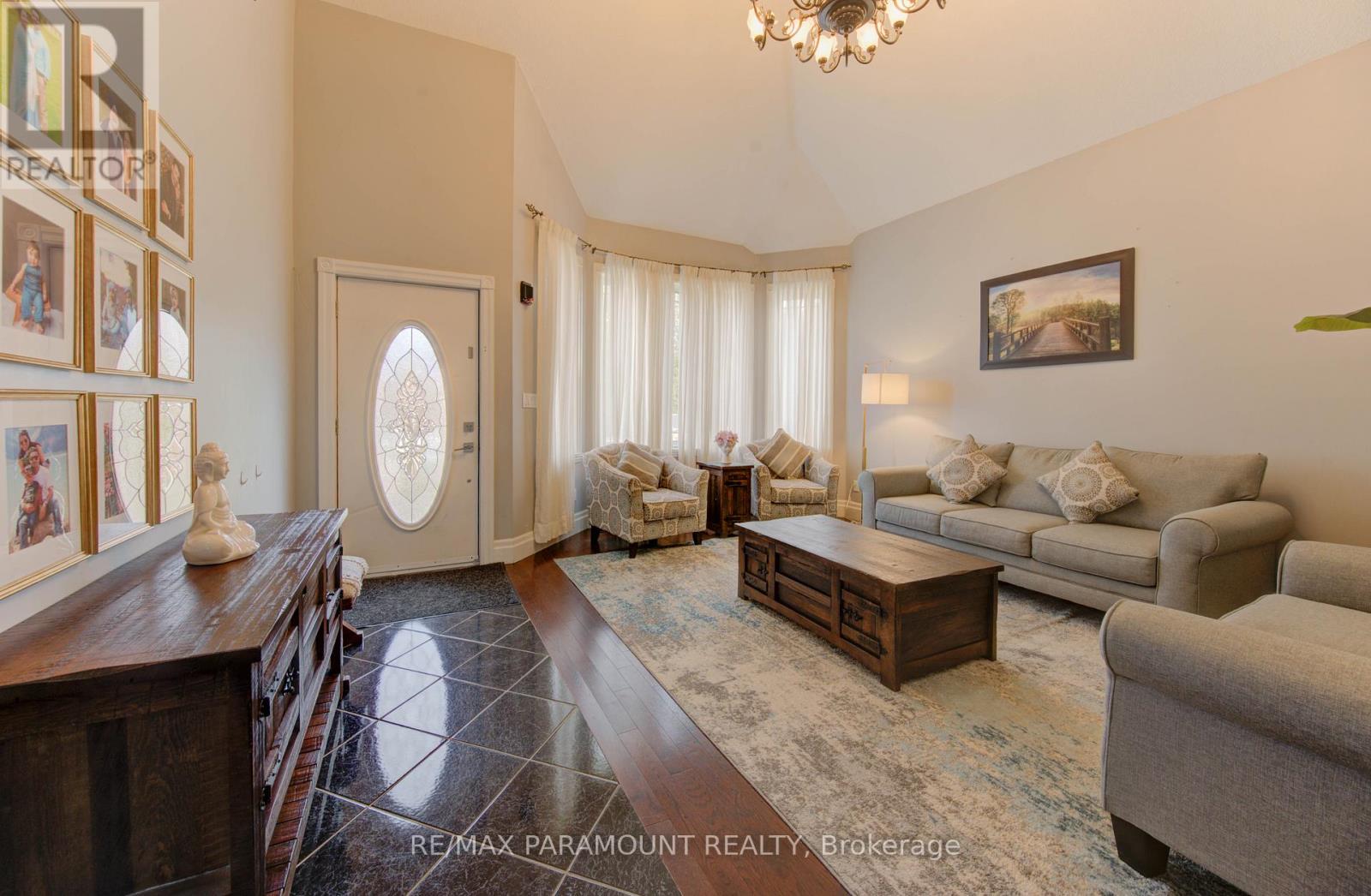 7 Mariposa Court, Kitchener, Ontario  N2E 4A9 - Photo 3 - X12545624