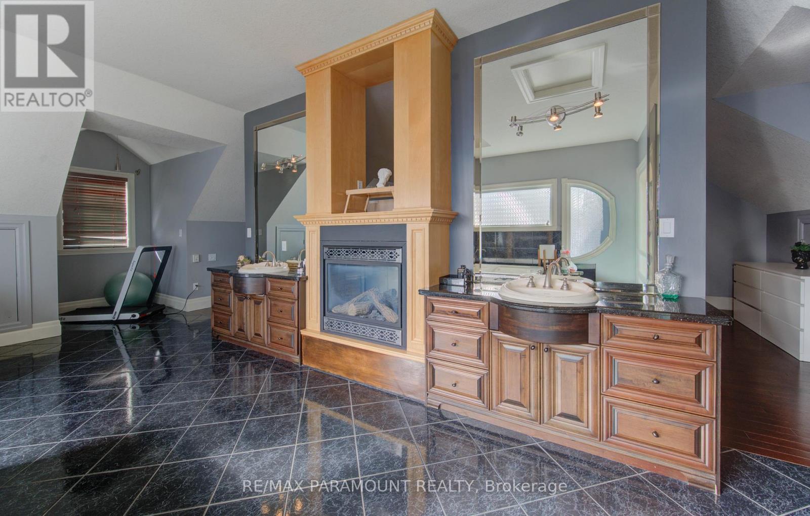 7 Mariposa Court, Kitchener, Ontario  N2E 4A9 - Photo 30 - X12545624