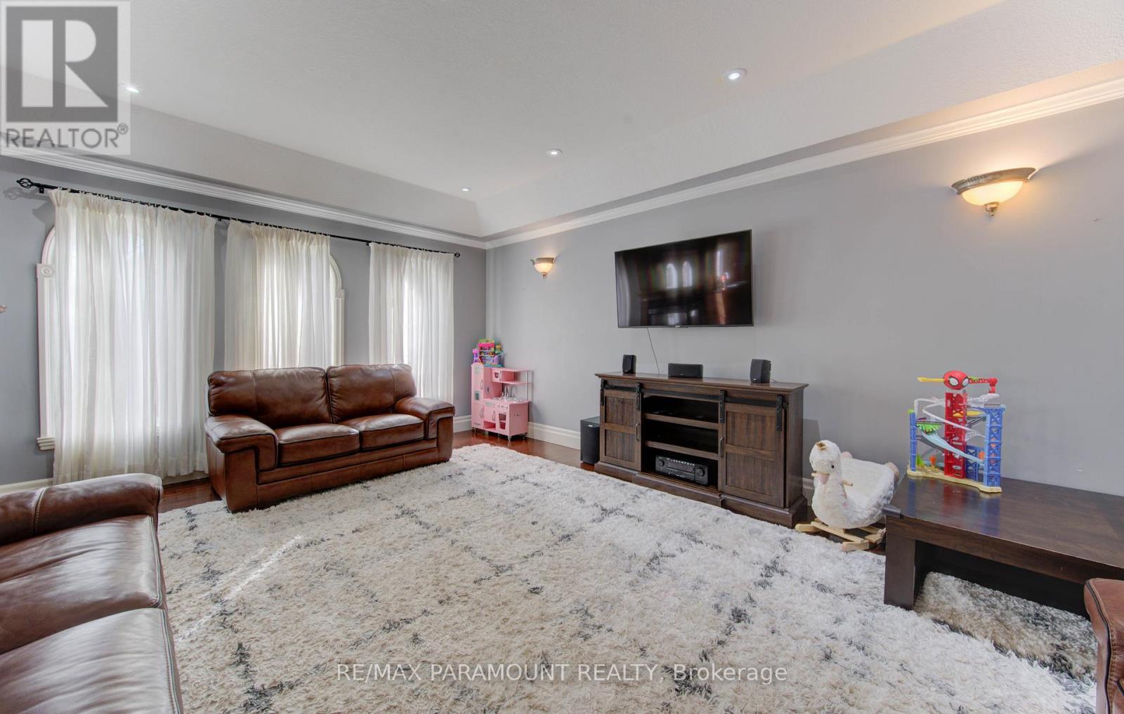 7 Mariposa Court, Kitchener, Ontario  N2E 4A9 - Photo 8 - X12545624