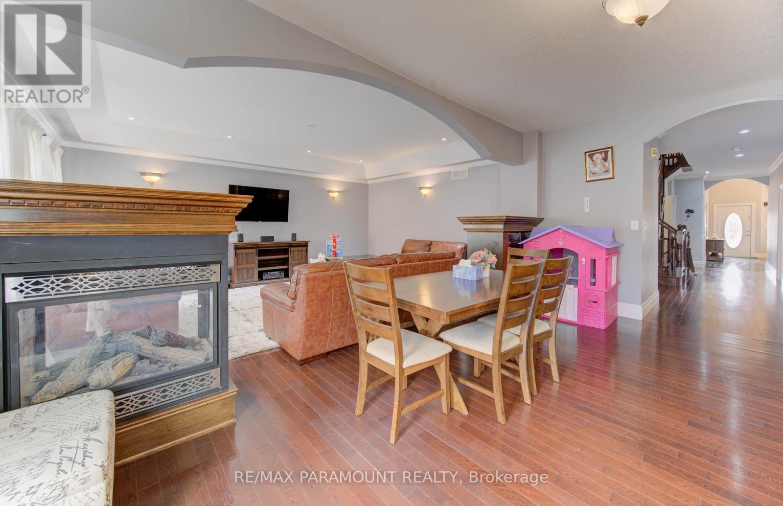 7 Mariposa Court, Kitchener, Ontario  N2E 4A9 - Photo 9 - X12545624