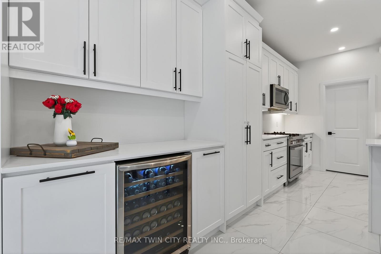 209 Jeffrey Place, Kitchener, Ontario  N2C 0C2 - Photo 12 - X12545626