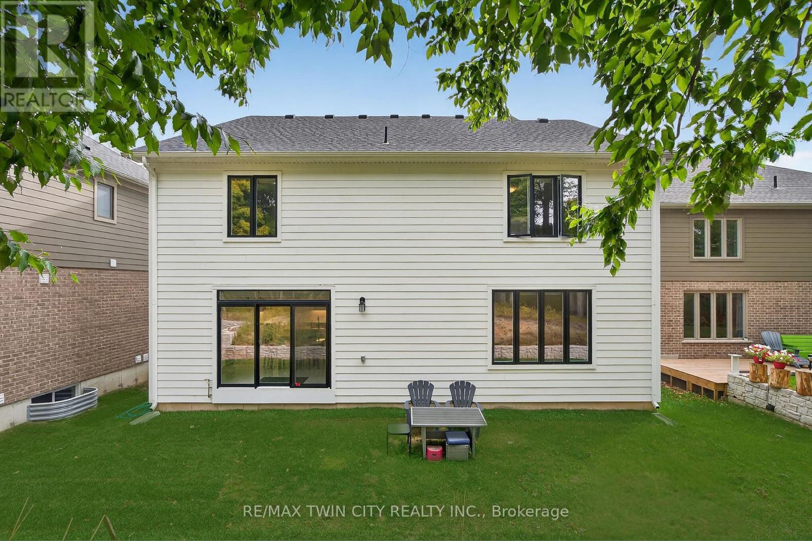 209 Jeffrey Place, Kitchener, Ontario  N2C 0C2 - Photo 33 - X12545626