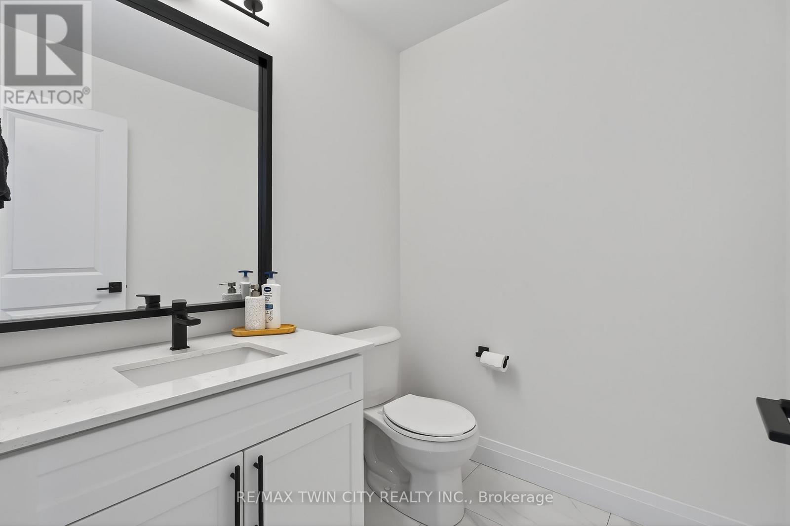 209 Jeffrey Place, Kitchener, Ontario  N2C 0C2 - Photo 8 - X12545626