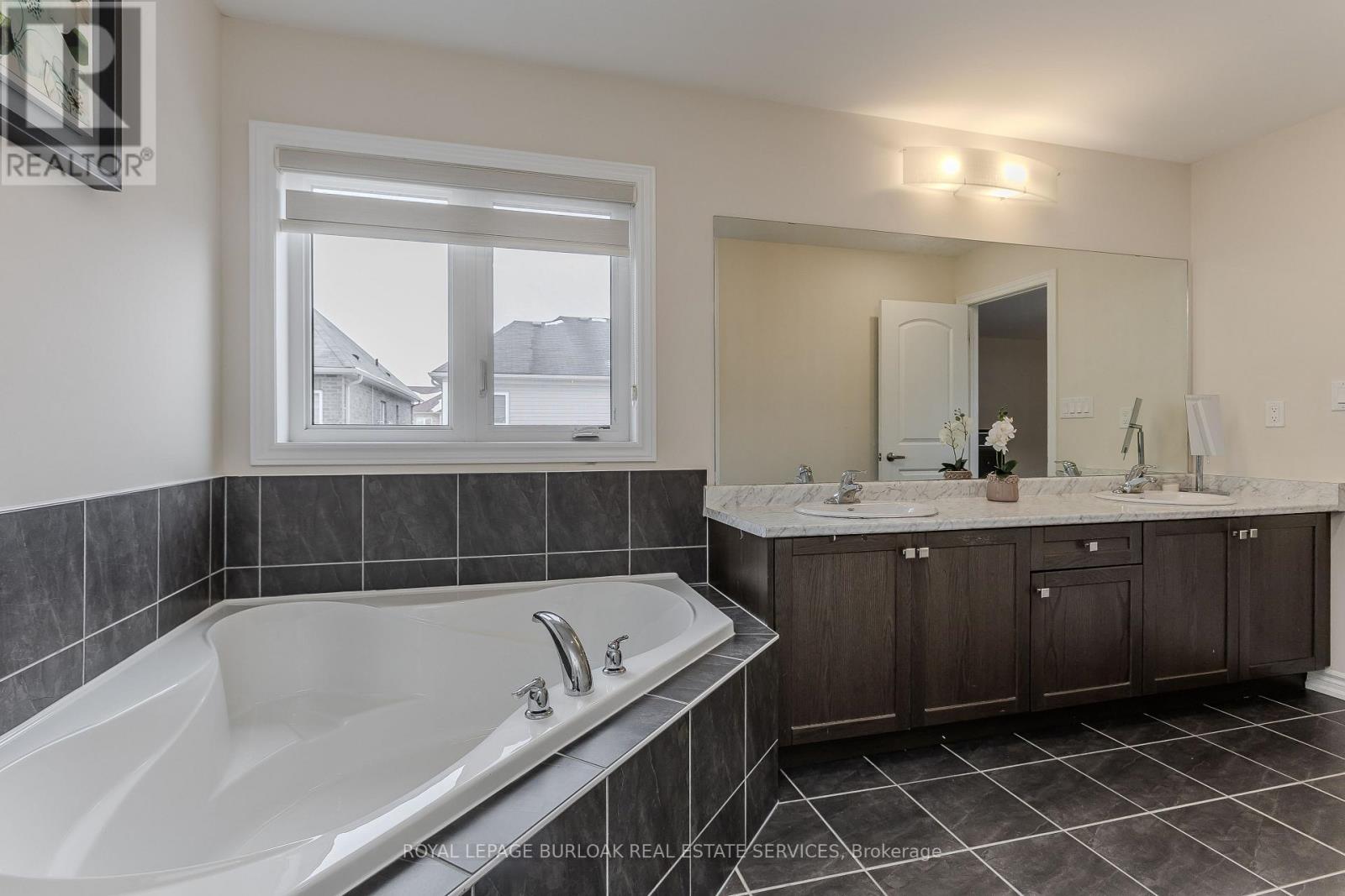 39 Mcwatters Street, Hamilton, Ontario  L0R 1C0 - Photo 29 - X12545708