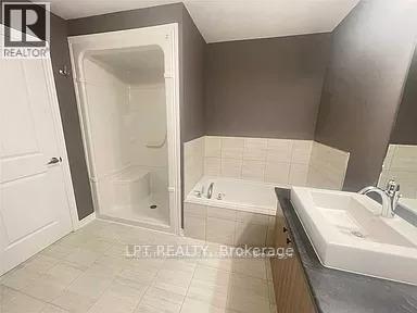 24 Bradley Avenue, Welland, Ontario  L3B 0K1 - Photo 10 - X12545710