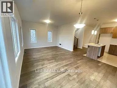 24 Bradley Avenue, Welland, Ontario  L3B 0K1 - Photo 2 - X12545710