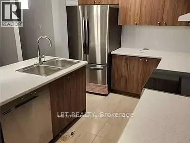 24 Bradley Avenue, Welland, Ontario  L3B 0K1 - Photo 4 - X12545710