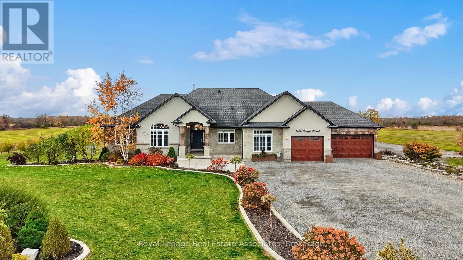 1130 Ridge Road, Hamilton, Ontario  L8J 2X5 - Photo 3 - X12545718