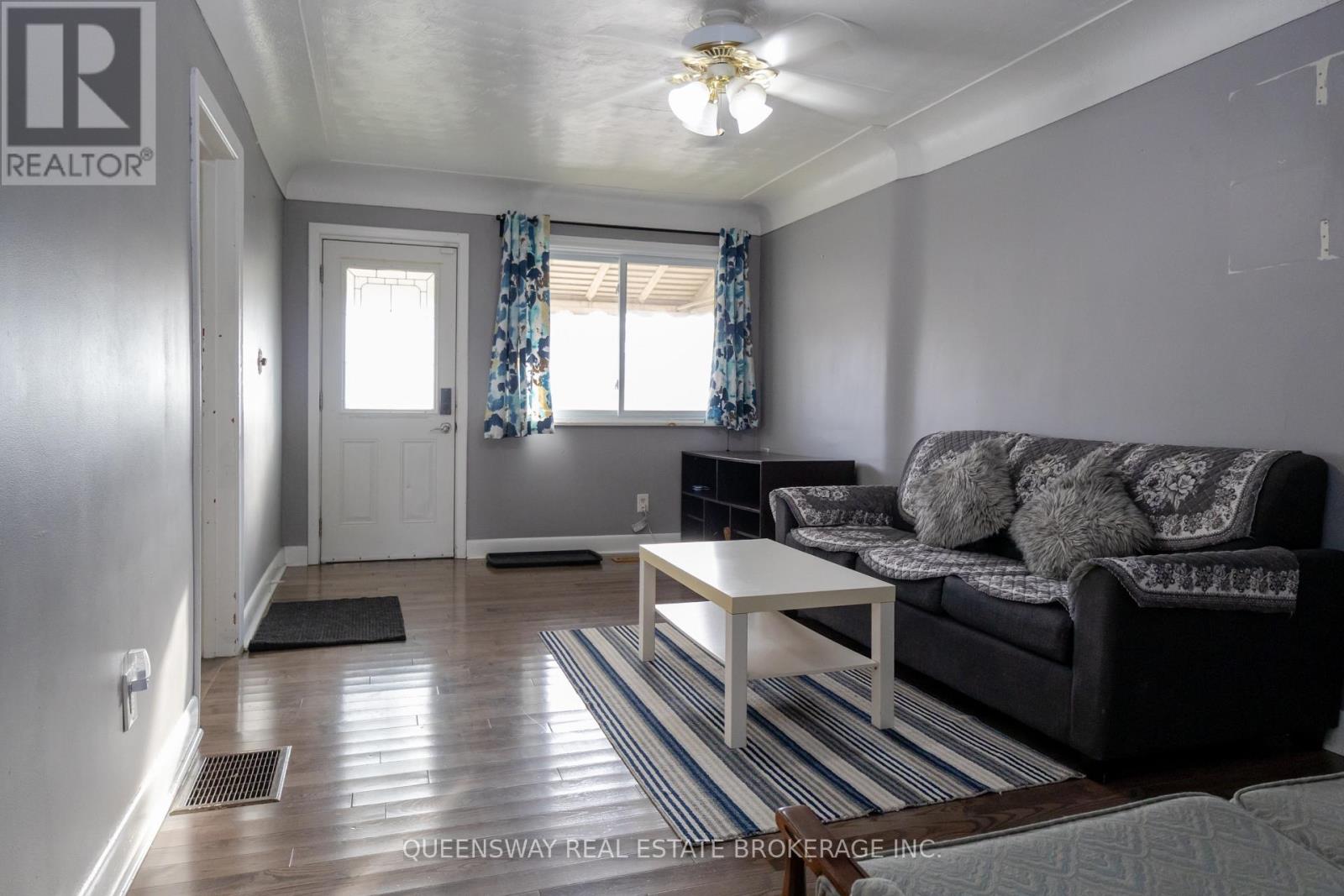 37 Hope Avenue, Hamilton, Ontario  L8H 2E1 - Photo 3 - X12545740