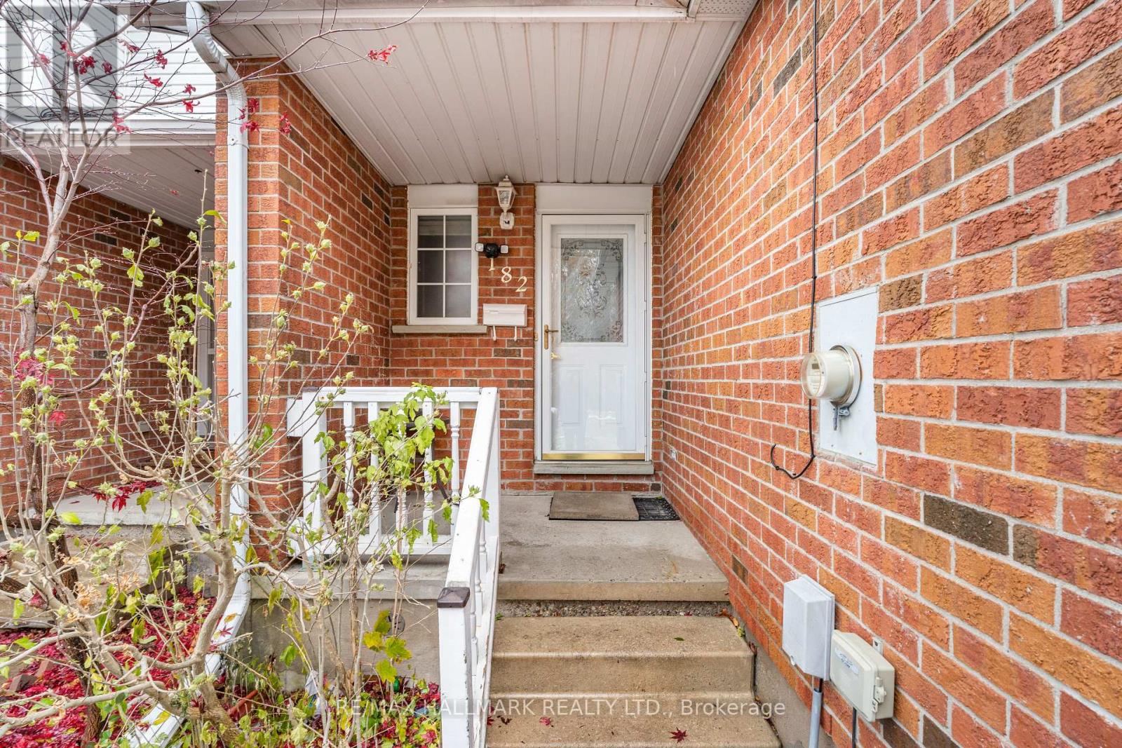 182 Kingswood Drive, Kitchener, Ontario  N2E 1S9 - Photo 4 - X12545762