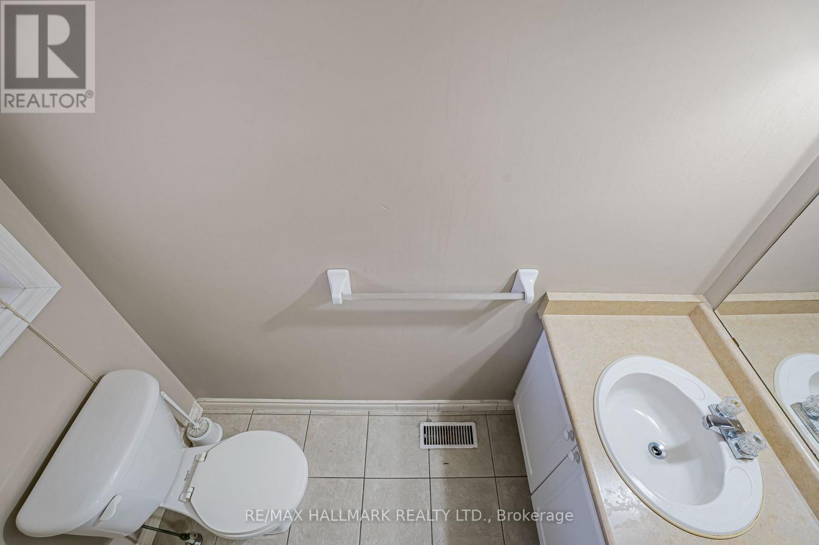 182 Kingswood Drive, Kitchener, Ontario  N2E 1S9 - Photo 5 - X12545762