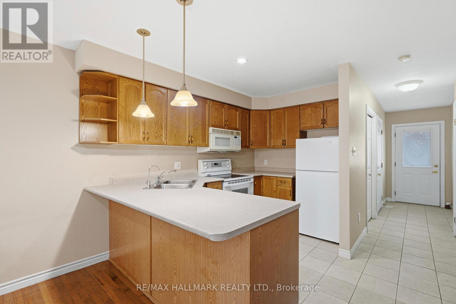 182 Kingswood Drive, Kitchener, Ontario  N2E 1S9 - Photo 7 - X12545762