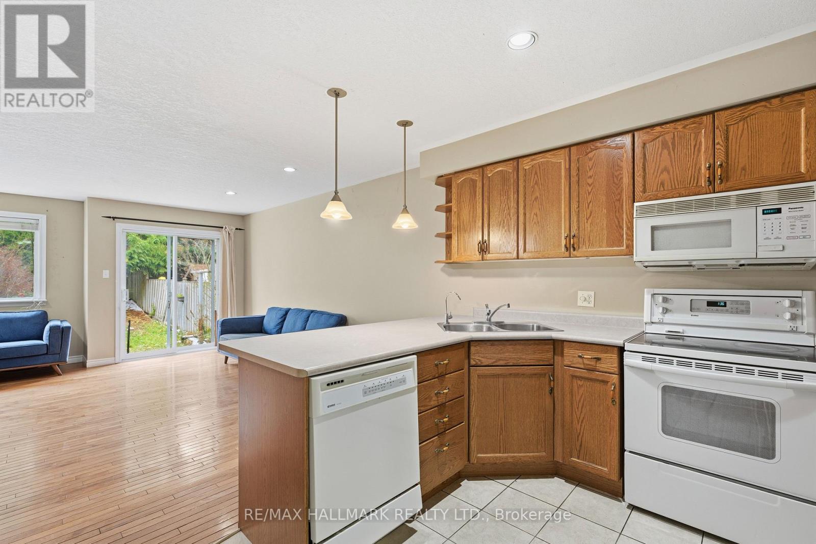 182 Kingswood Drive, Kitchener, Ontario  N2E 1S9 - Photo 8 - X12545762