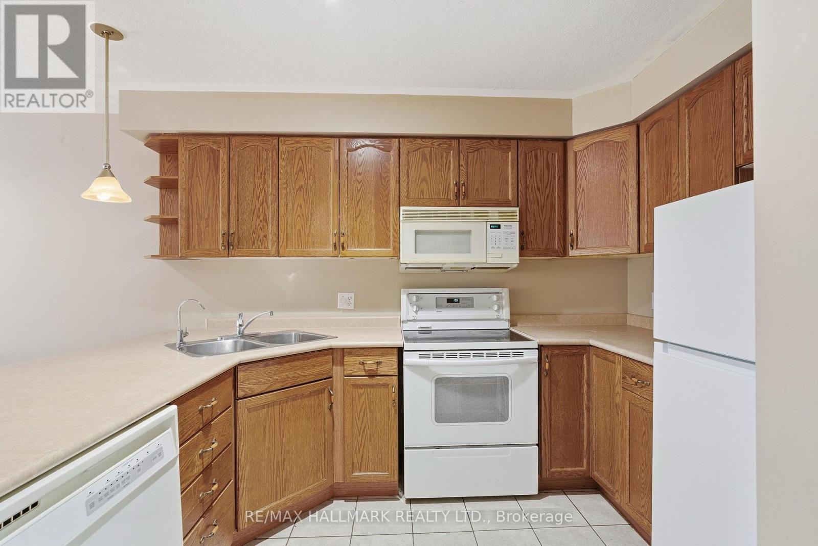 182 Kingswood Drive, Kitchener, Ontario  N2E 1S9 - Photo 9 - X12545762