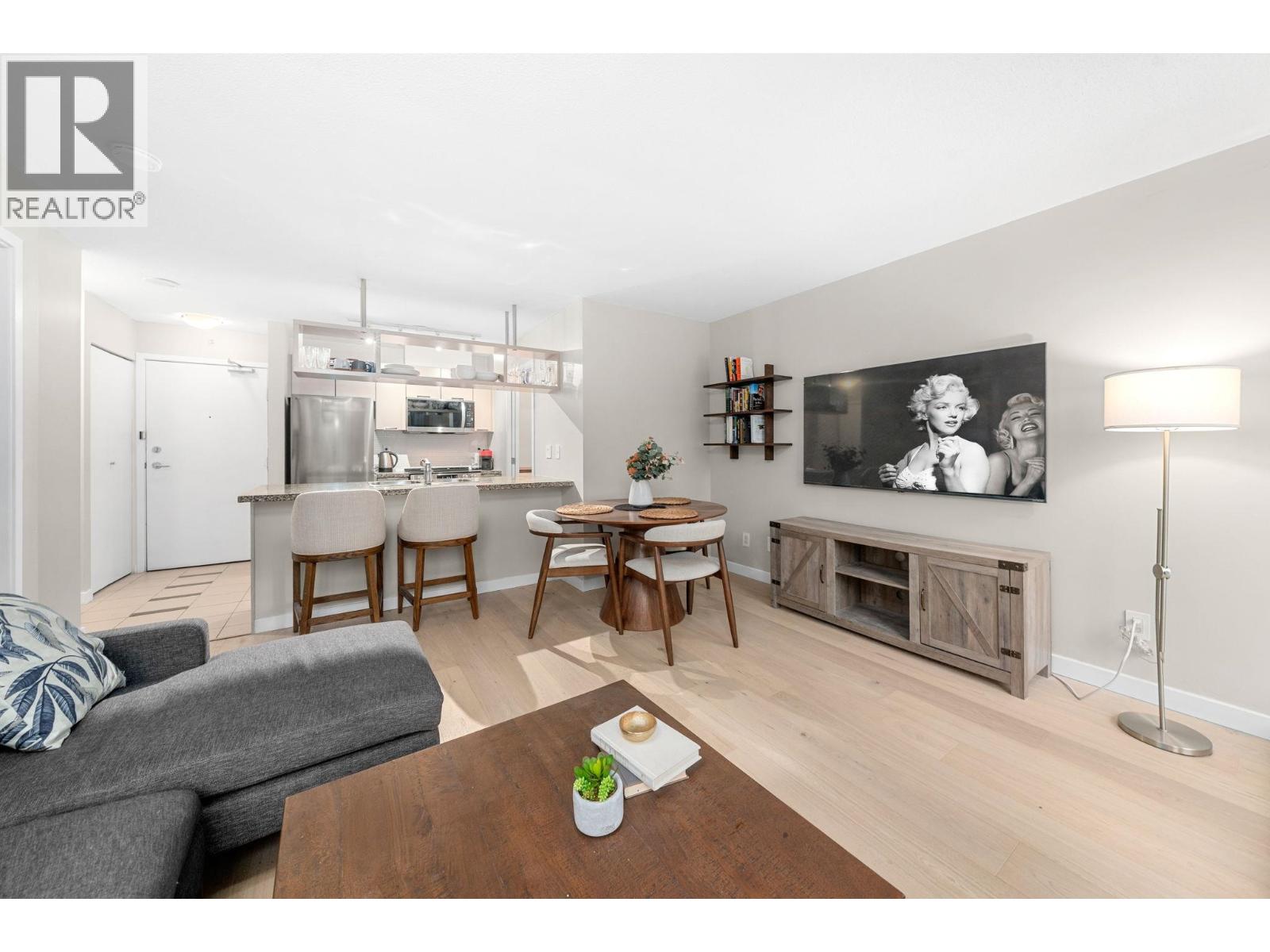 305 1082 Seymour Street, Vancouver, British Columbia  V6B 1X9 - Photo 2 - R3067453