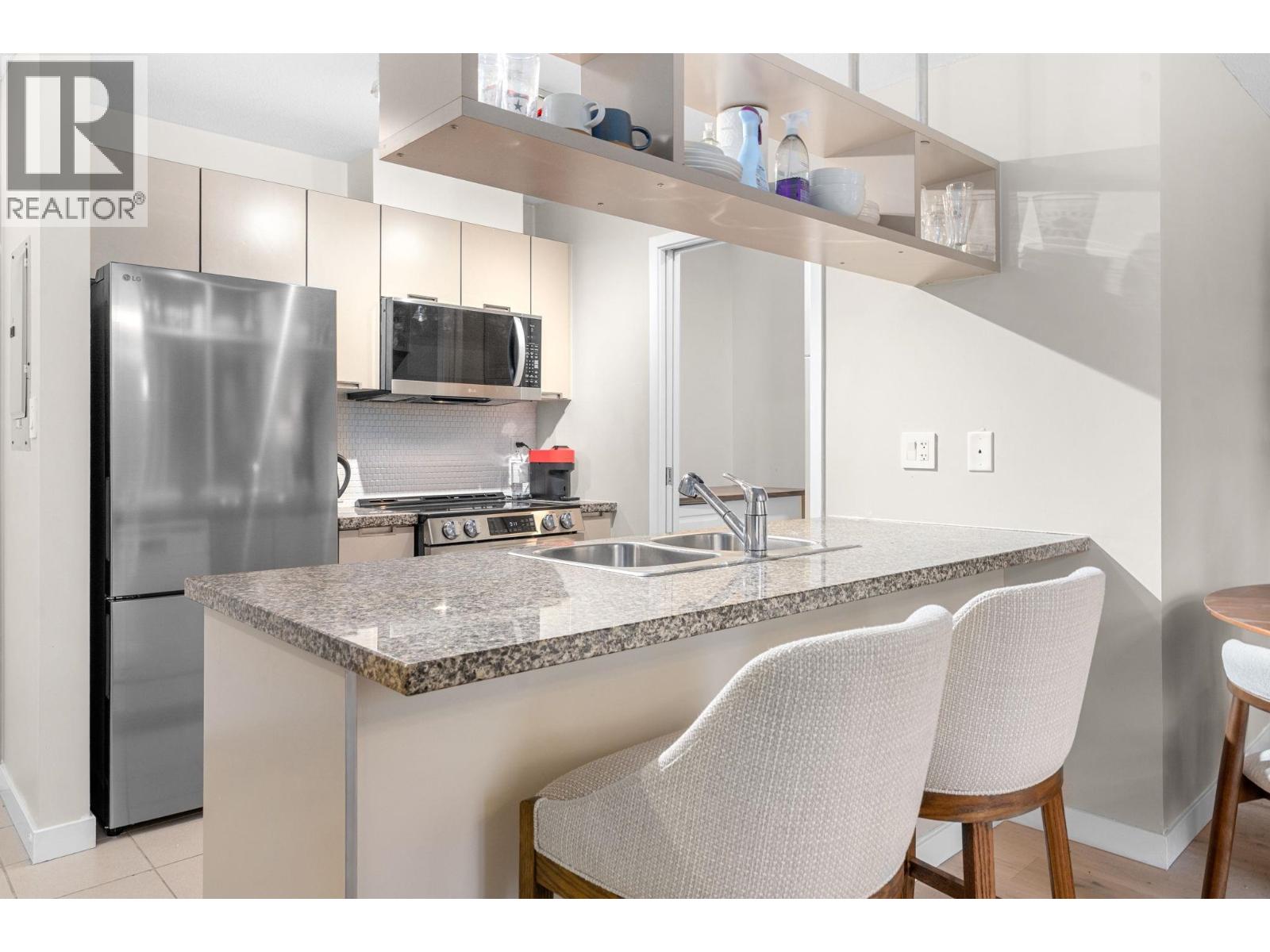 305 1082 Seymour Street, Vancouver, British Columbia  V6B 1X9 - Photo 5 - R3067453