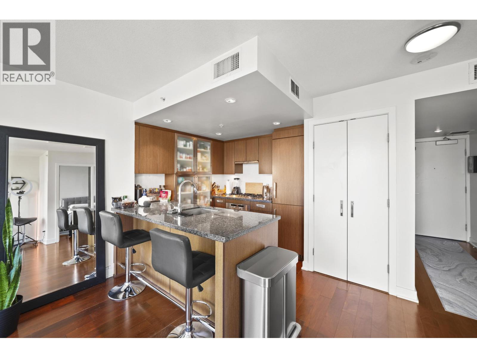 1708 1055 Richards Street, Vancouver, British Columbia  V6B 0C2 - Photo 14 - R3067456