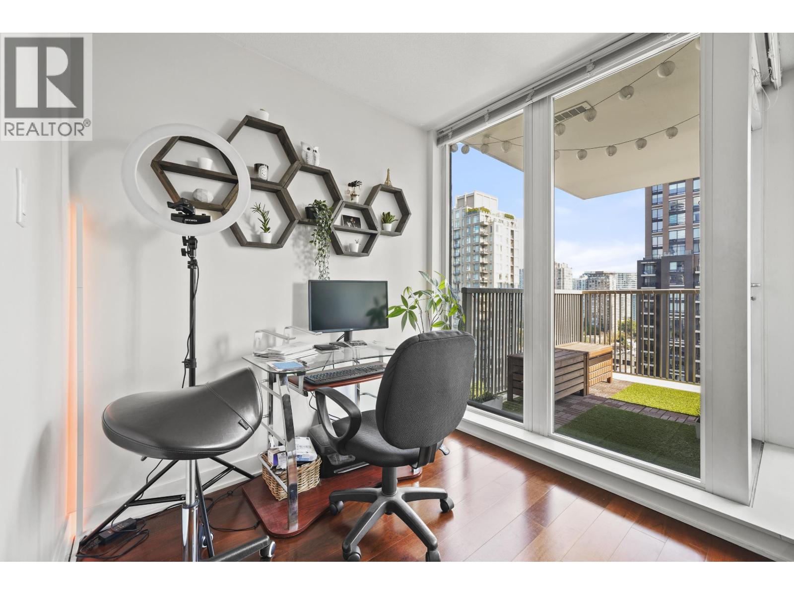 1708 1055 Richards Street, Vancouver, British Columbia  V6B 0C2 - Photo 2 - R3067456