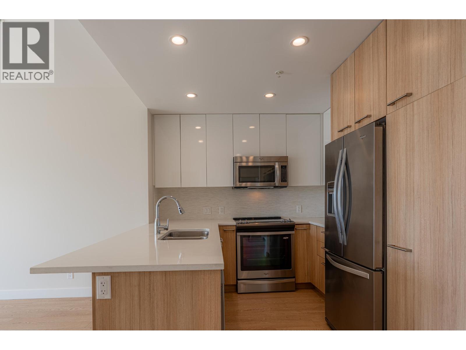 208 875 Gibsons Way, Gibsons, British Columbia V0N 1V0 - Photo 4 - R3067469