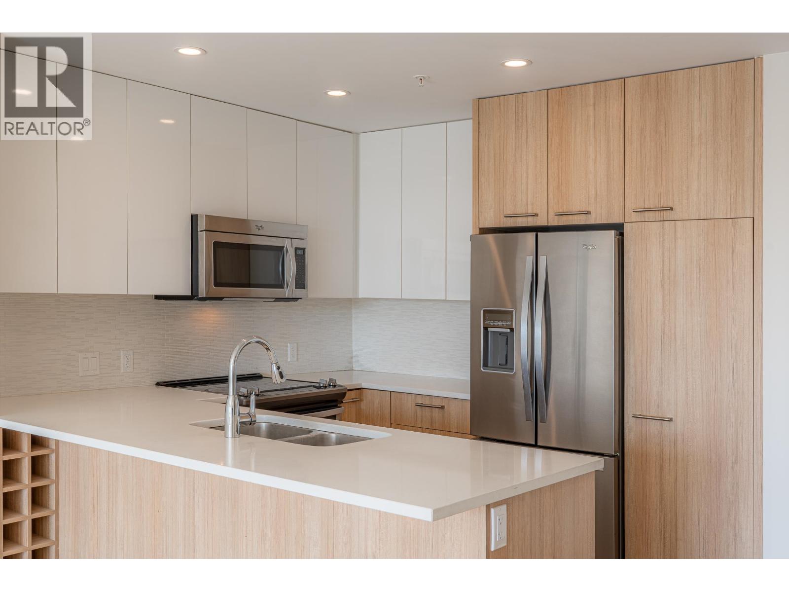 208 875 Gibsons Way, Gibsons, British Columbia V0N 1V0 - Photo 5 - R3067469