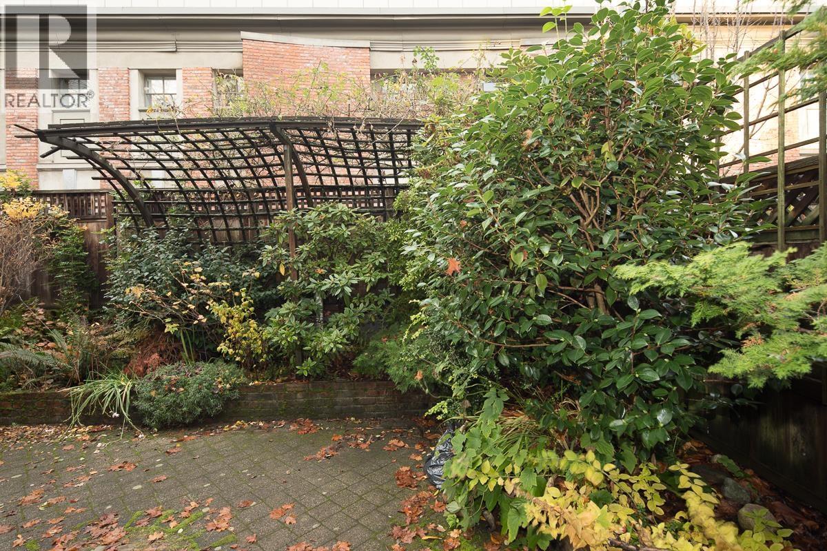 2305 W 3rd Avenue, Vancouver, British Columbia  V6K 1L6 - Photo 4 - R3067479