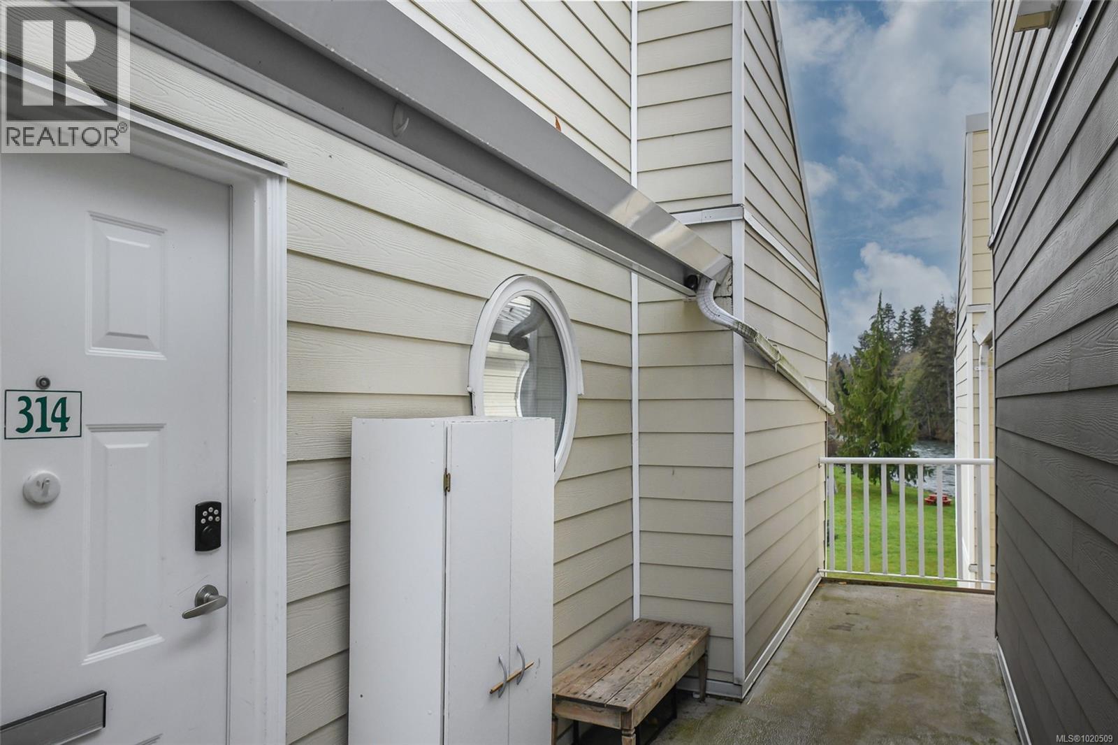 314 205 1st St, Courtenay, British Columbia  V9N 1A5 - Photo 3 - 1020509