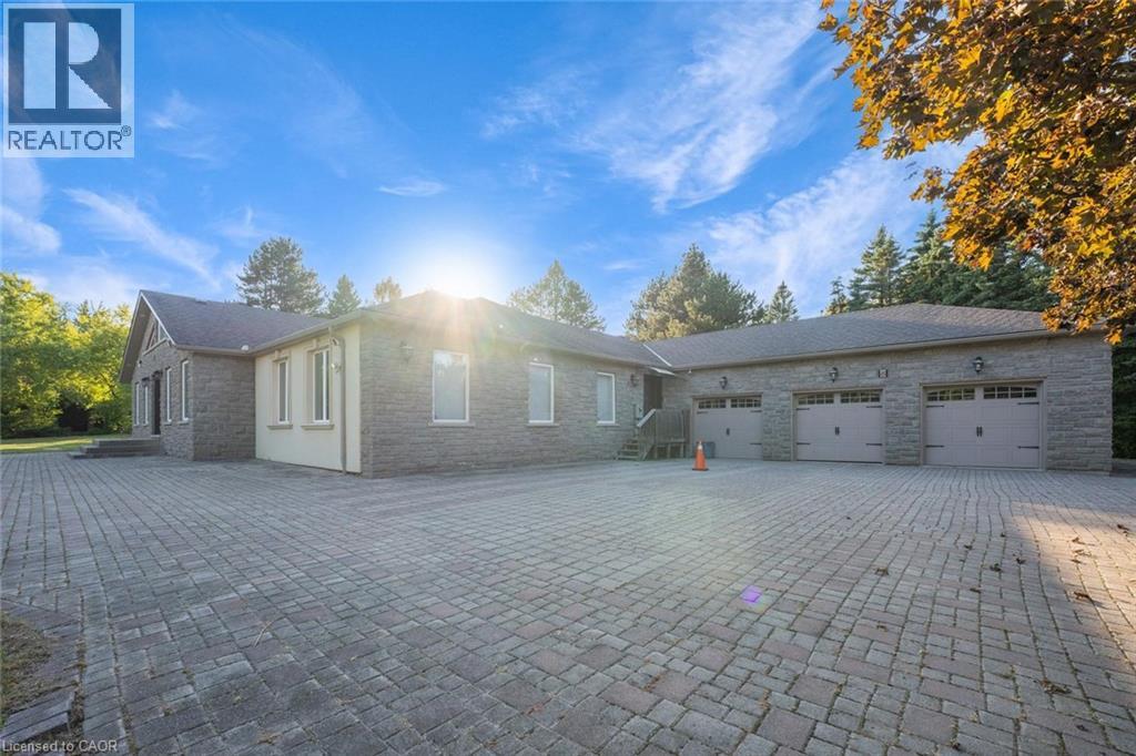 8 Ridgewood Drive, Richmond Hill, Ontario L4E 3M1 - Photo 3 - 40775929