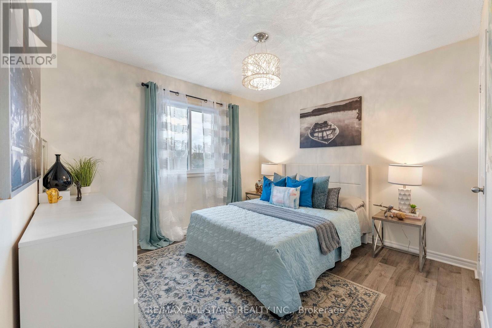 39 Kyle Crescent, Georgina, Ontario  L4P 3P5 - Photo 17 - N12545478