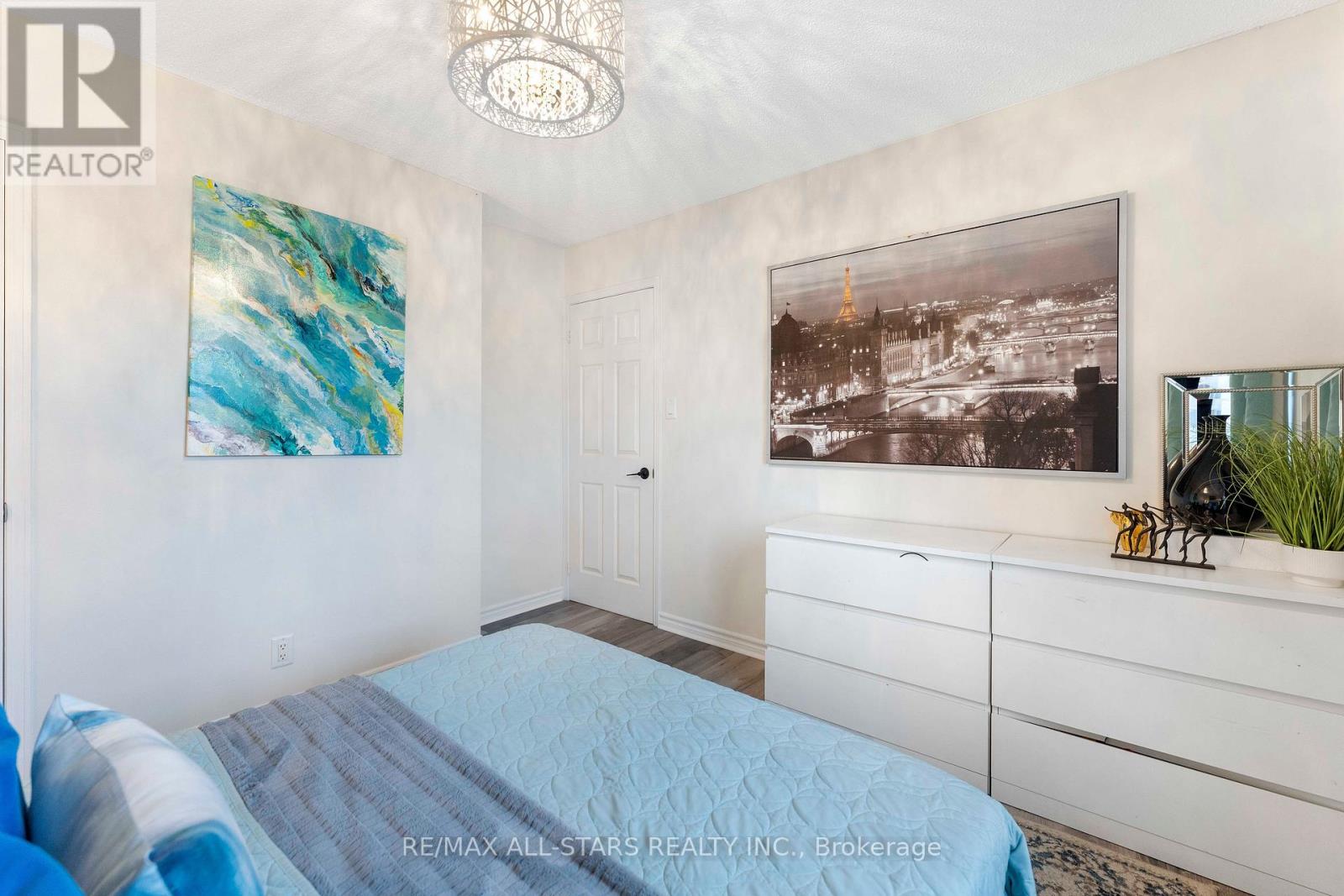 39 Kyle Crescent, Georgina, Ontario  L4P 3P5 - Photo 19 - N12545478