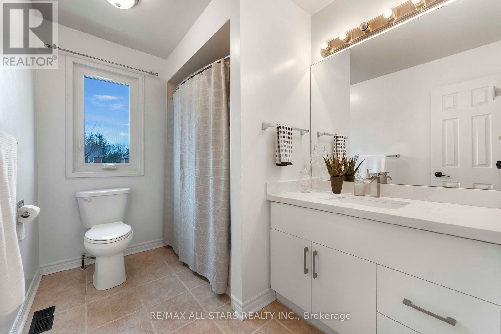 39 Kyle Crescent, Georgina, Ontario  L4P 3P5 - Photo 20 - N12545478