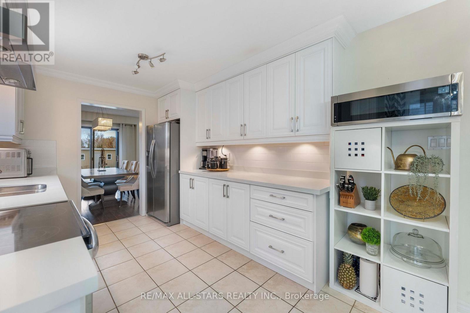 39 Kyle Crescent, Georgina, Ontario  L4P 3P5 - Photo 6 - N12545478