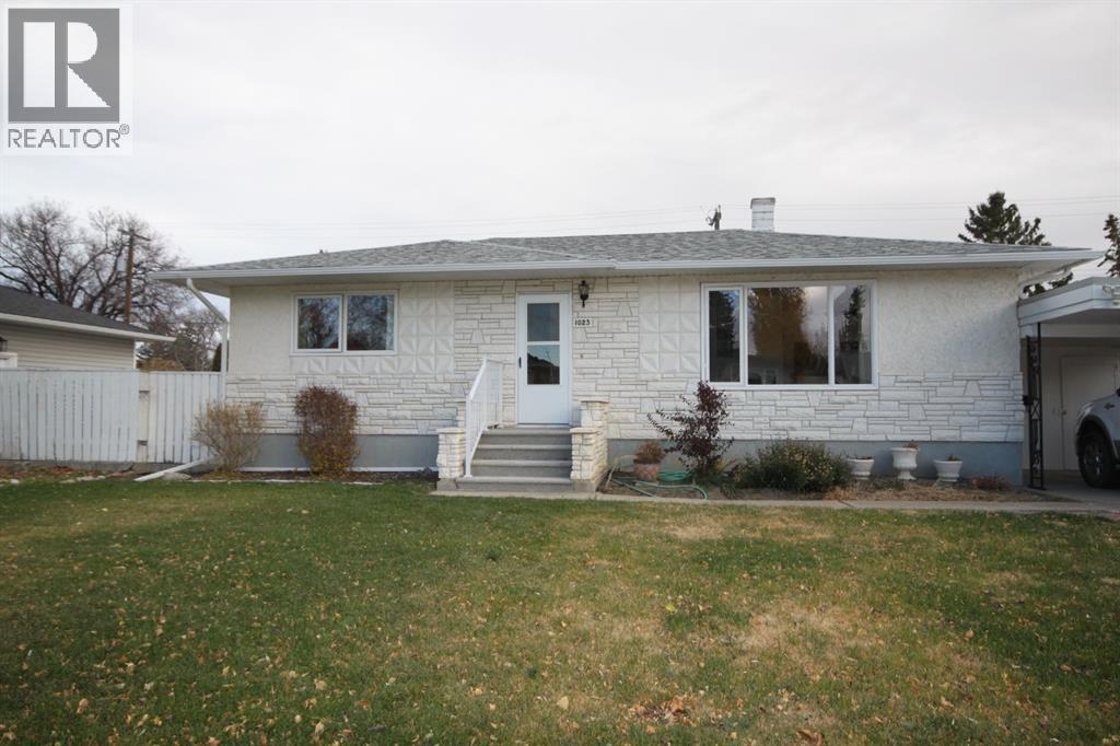 1023 29a Street S, Lethbridge, Alberta  T1K 2X8 - Photo 1 - A2268353