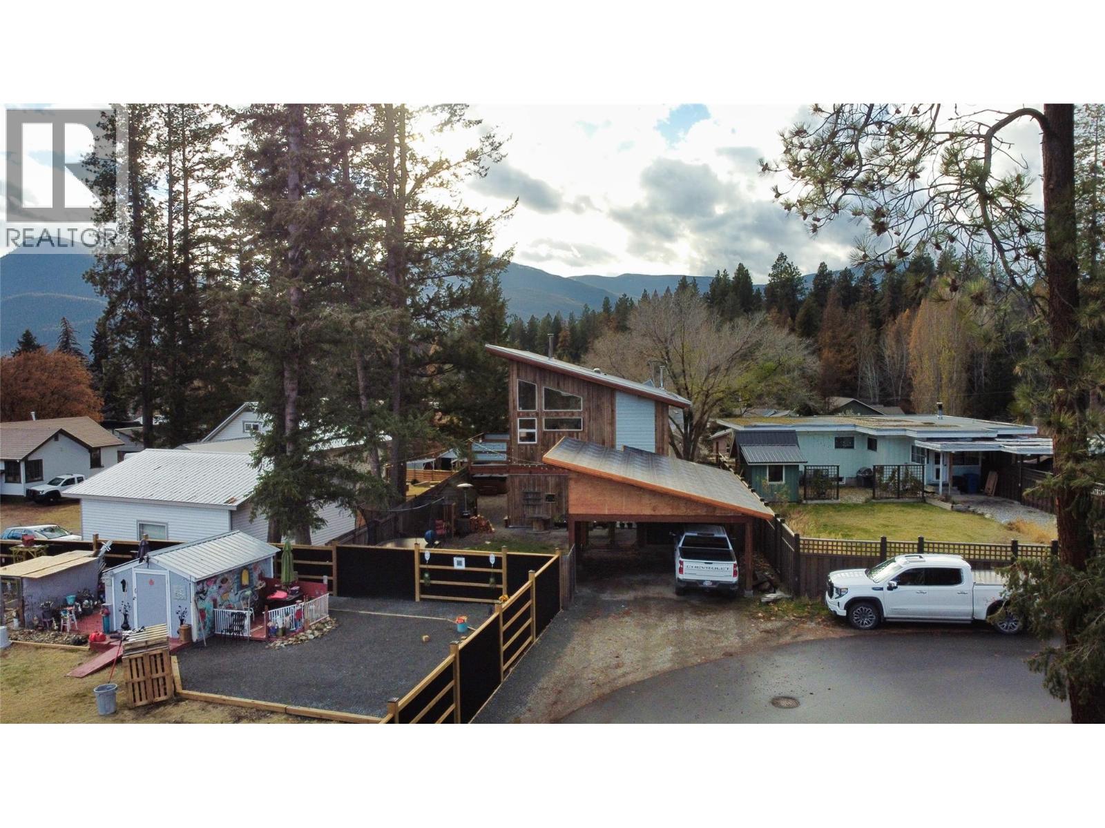 166 304th Avenue, Kimberley, British Columbia V1A 3G6 - Photo 2 - 10369307