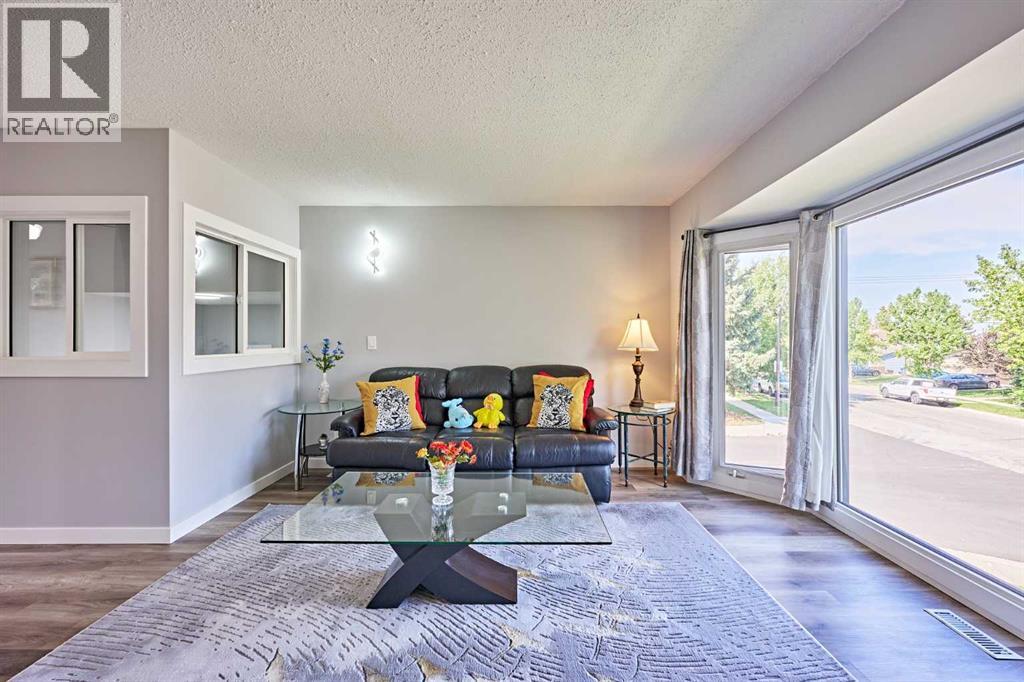 1371 Berkley Drive Nw, Calgary, Alberta  T3K 1T4 - Photo 17 - A2265900