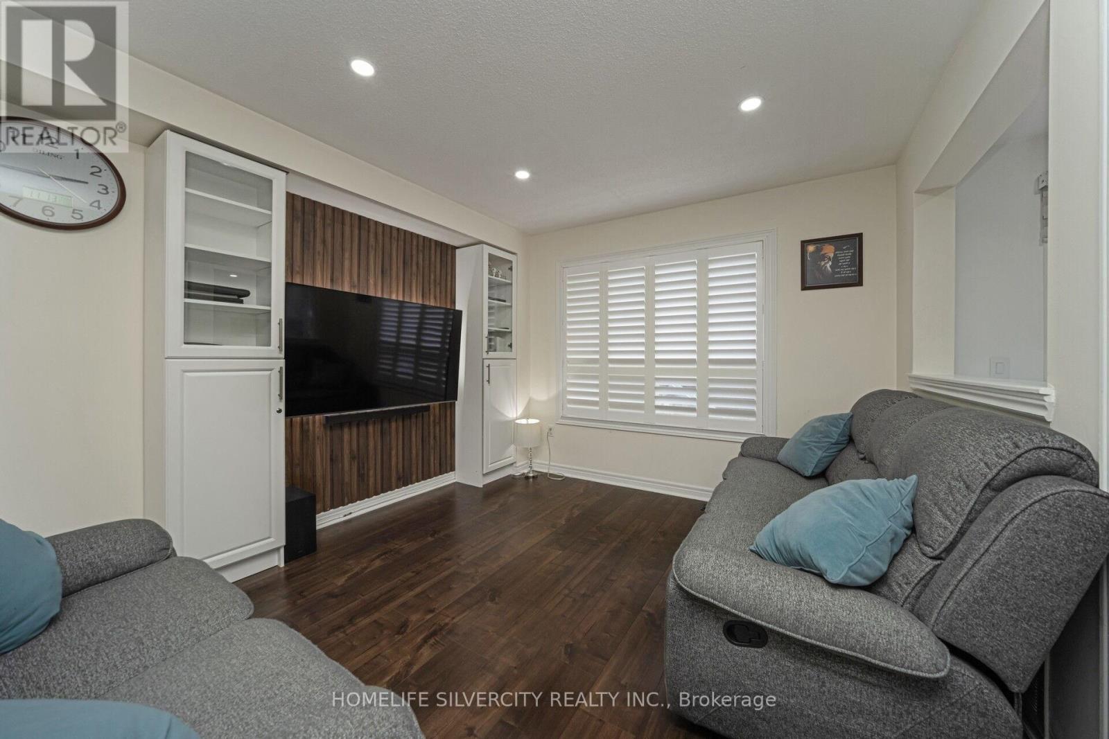 15 Diploma Drive, Brampton, Ontario  L6P 1M3 - Photo 9 - W12525328