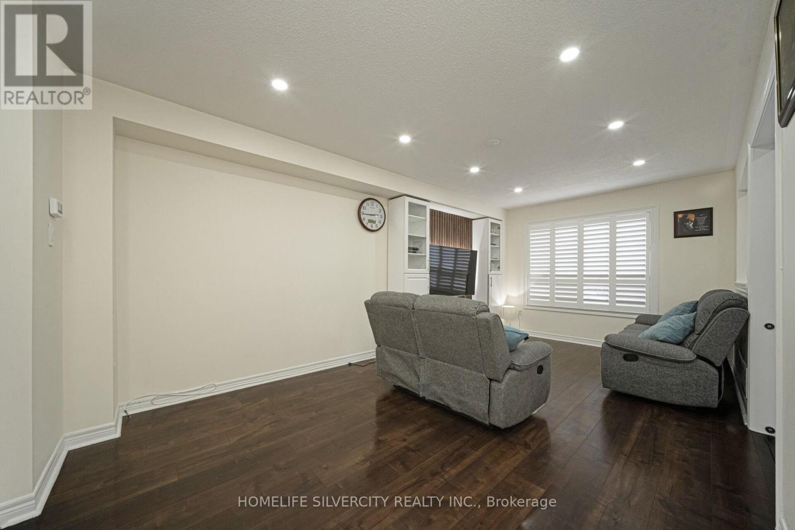 15 Diploma Drive, Brampton, Ontario  L6P 1M3 - Photo 8 - W12525328