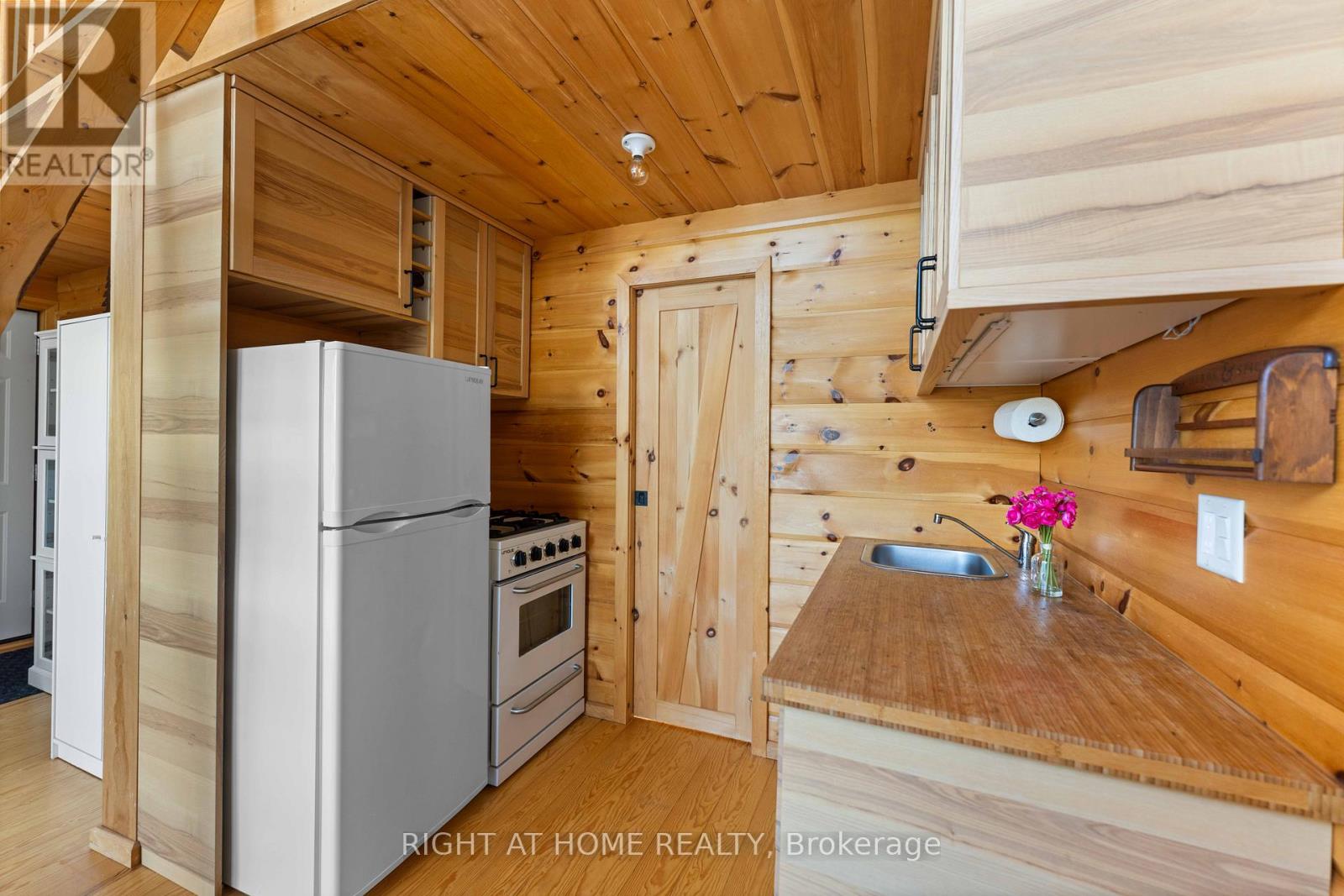 592 Moccasin Lake Road, Brudenell, Ontario  K0J 2E0 - Photo 6 - X12271937