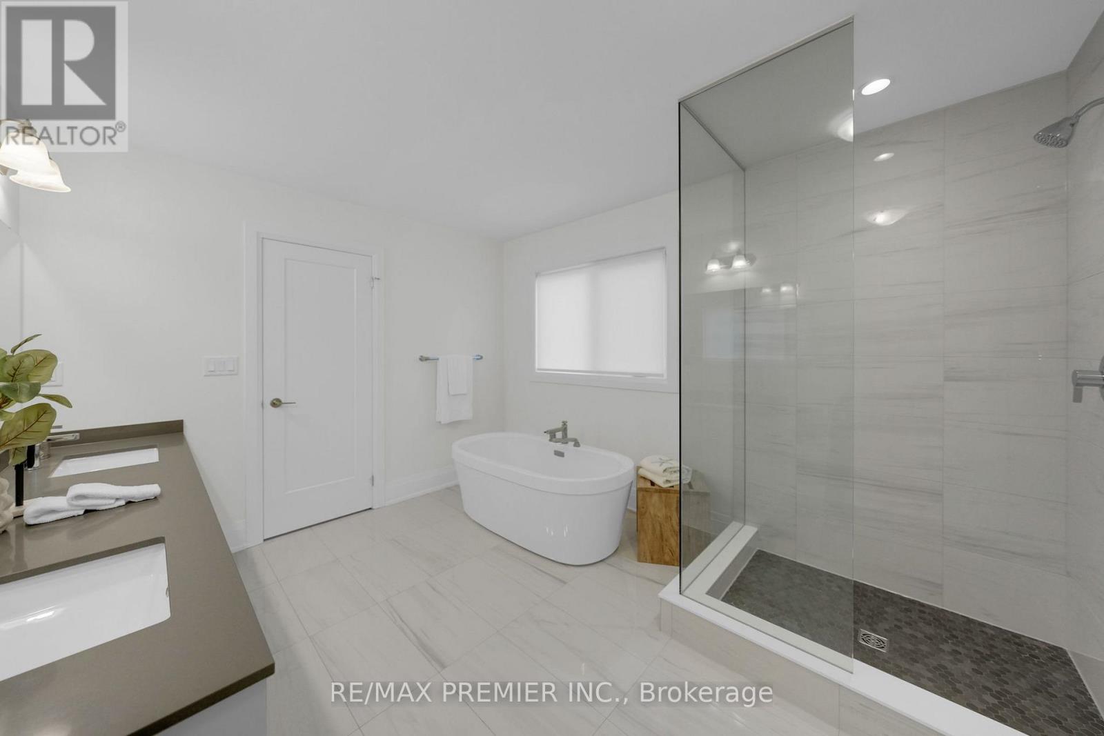 108 Bartram Crescent, Bradford West Gwillimbury, Ontario  L3Z 4J2 - Photo 37 - N12545196