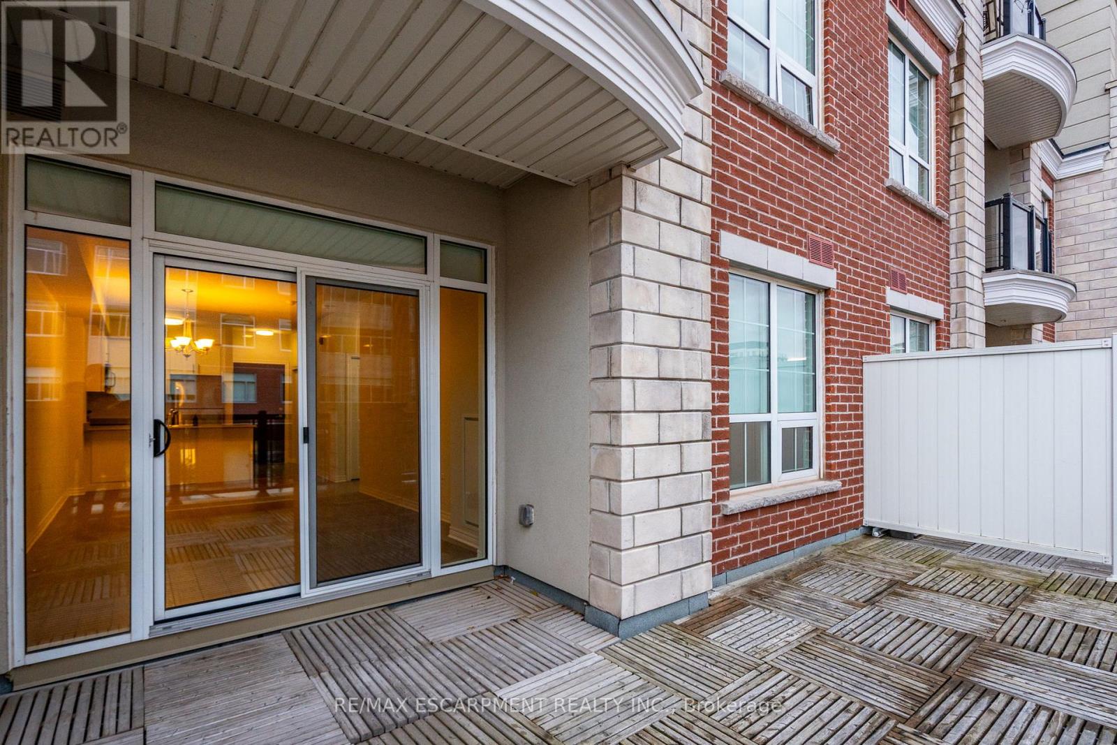 213 - 216 Oak Park Boulevard, Oakville, Ontario L6H 0K3 - Photo 11 - W12475006