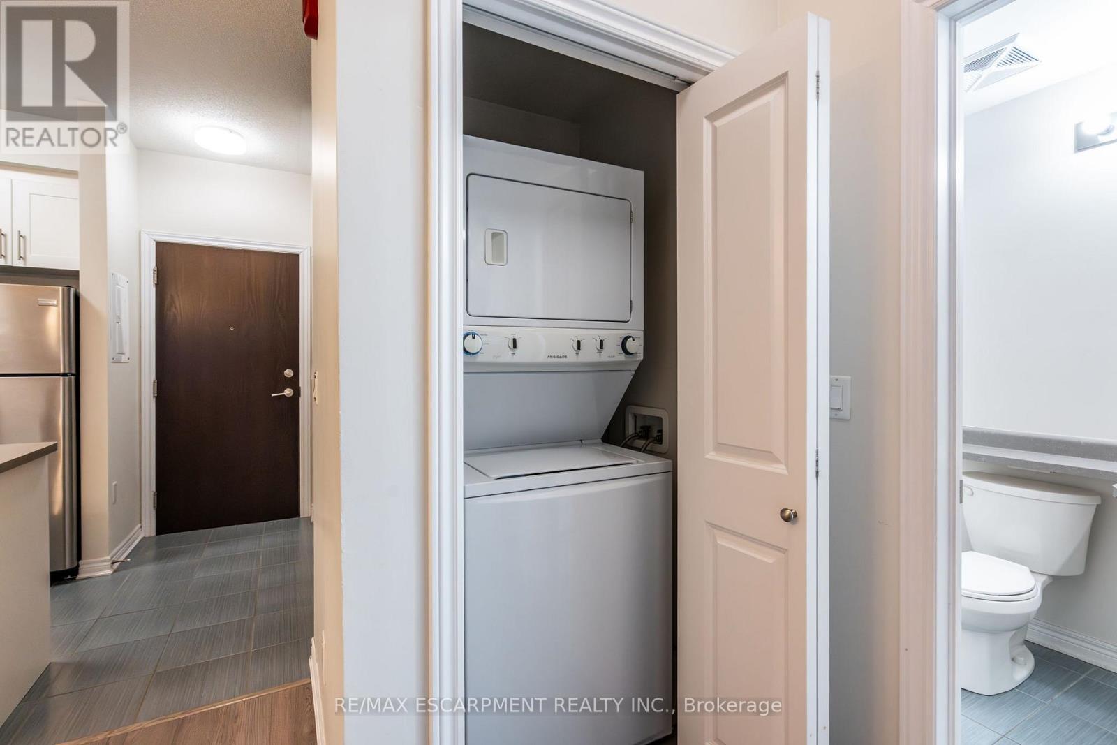 213 - 216 Oak Park Boulevard, Oakville, Ontario L6H 0K3 - Photo 17 - W12475006