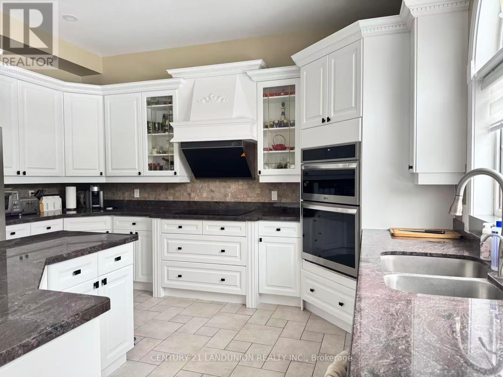 5 Dafoe Court, Aurora, Ontario L4G 7C8 - Photo 7 - N12540780