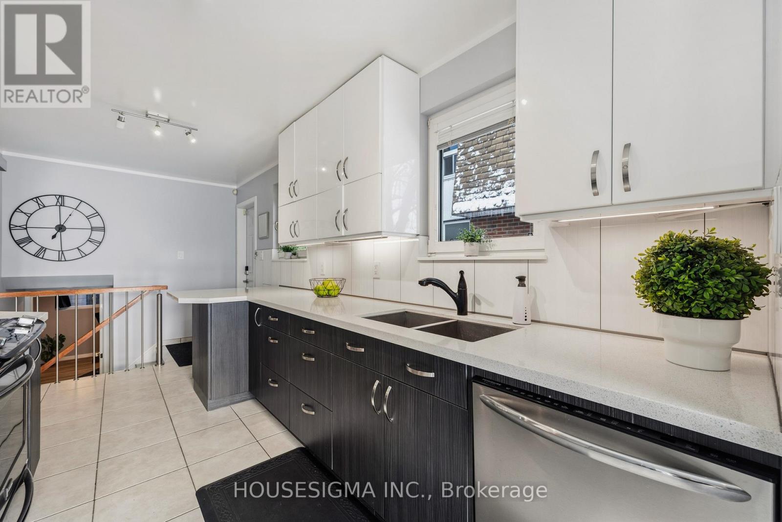 427 Lolita Gardens, Mississauga, Ontario  L5A 2A8 - Photo 23 - W12539874