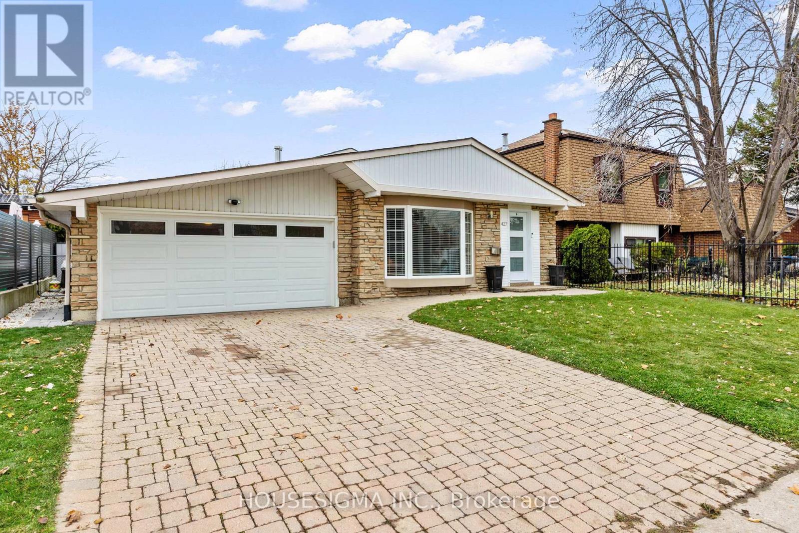 427 Lolita Gardens, Mississauga, Ontario  L5A 2A8 - Photo 5 - W12539874