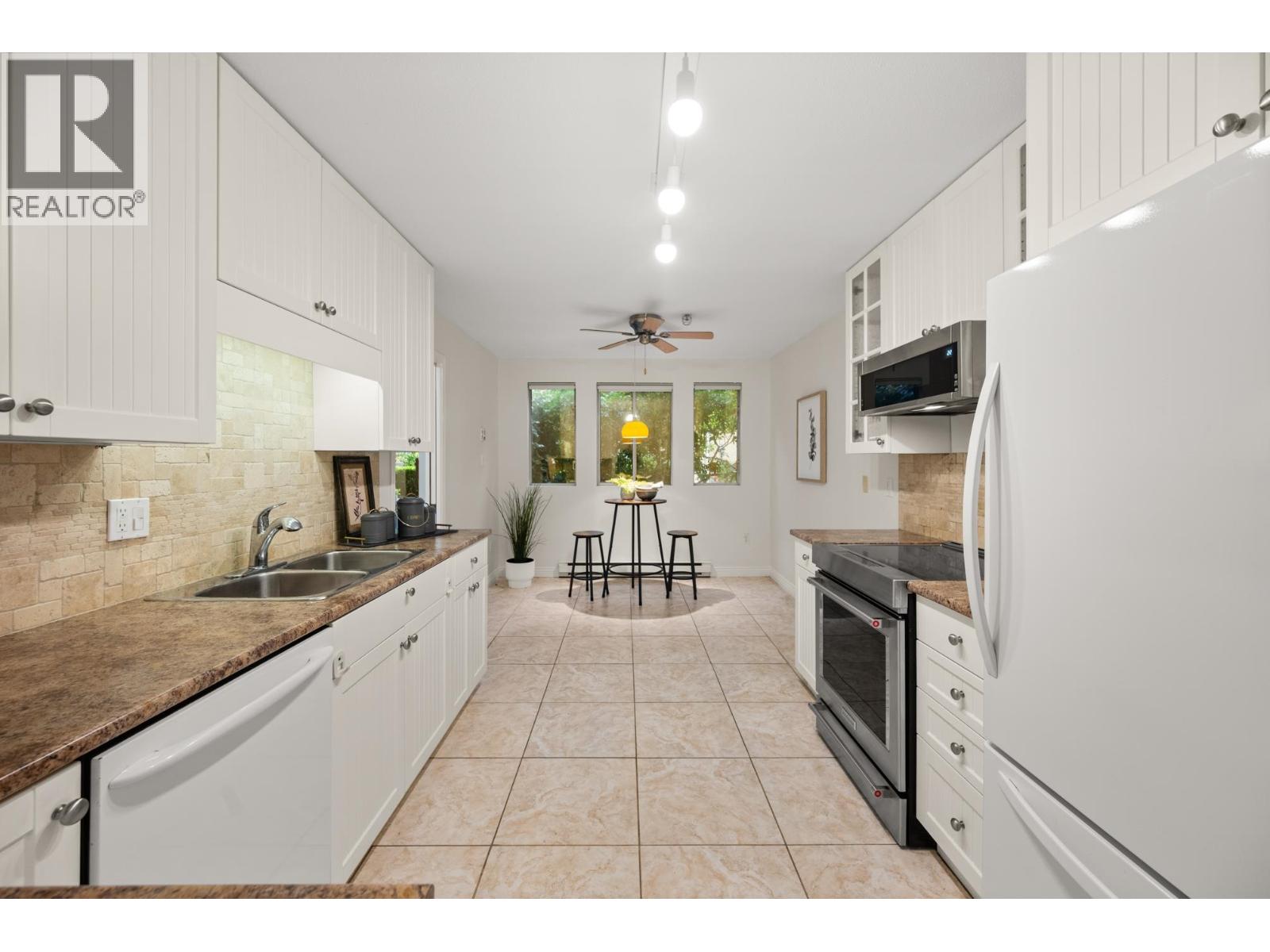 105 5 Renaissance Square, New Westminster, British Columbia  V3M 6K5 - Photo 24 - R3067306