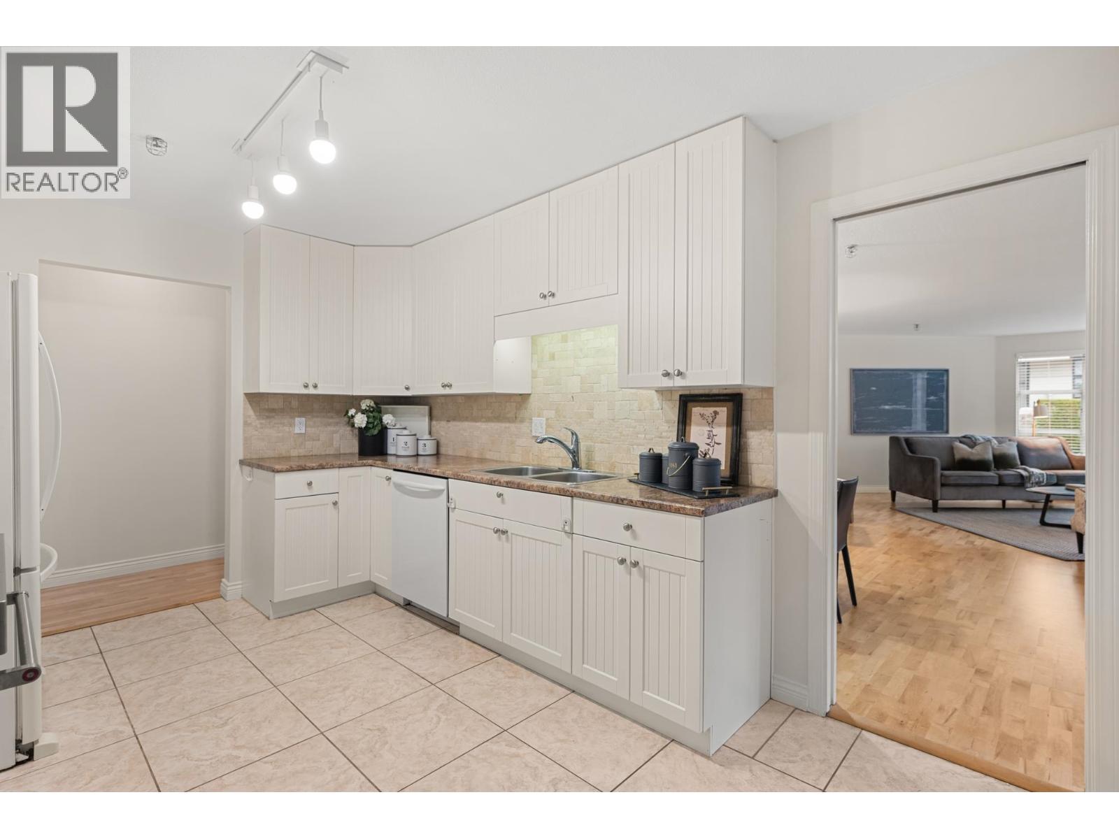 105 5 Renaissance Square, New Westminster, British Columbia  V3M 6K5 - Photo 19 - R3067306