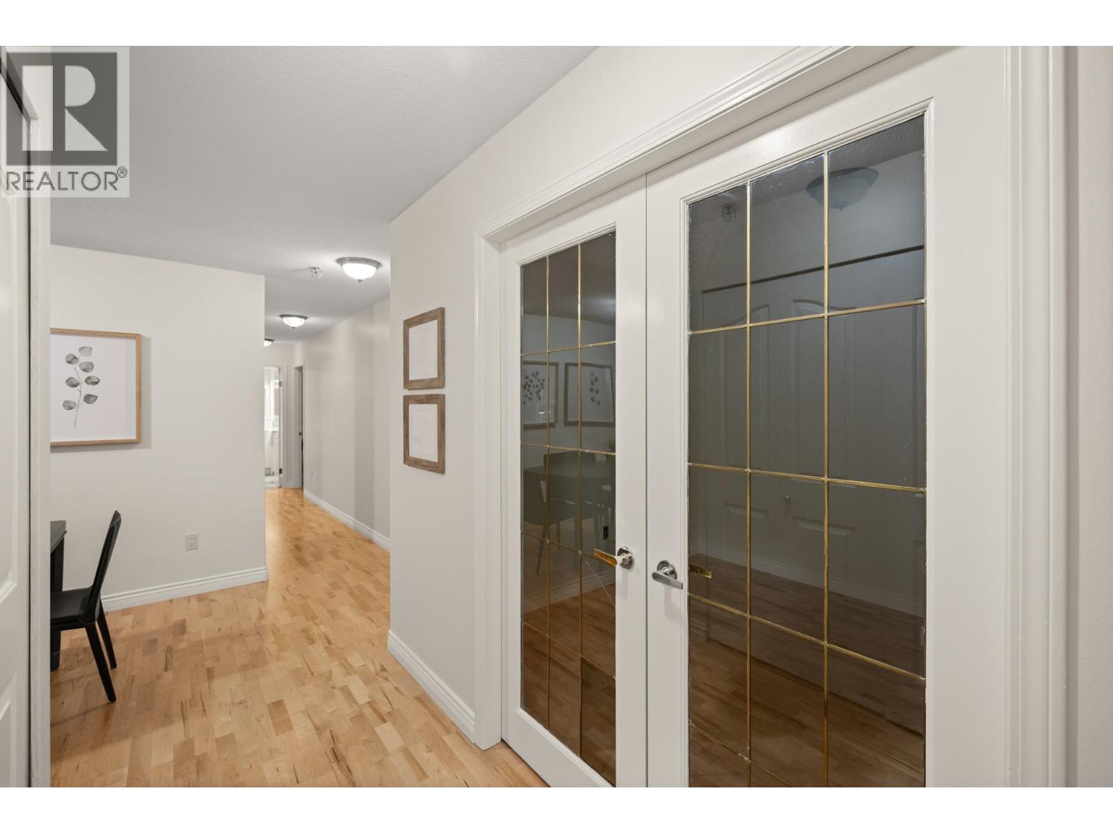 105 5 Renaissance Square, New Westminster, British Columbia  V3M 6K5 - Photo 3 - R3067306